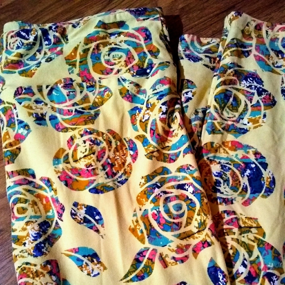 NWOT LulaRoe Leggings TC yellow with roses